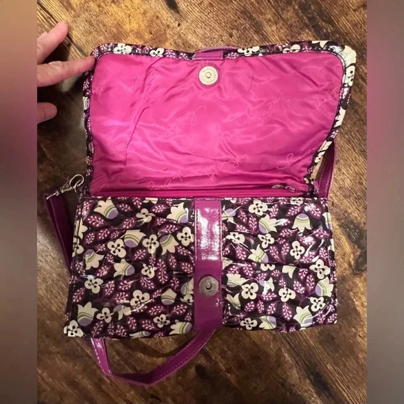 RETIRED: Vera Bradley | Ladies Concert Crossbody Plum Petals Frill handbag. - Picture 7 of 16
